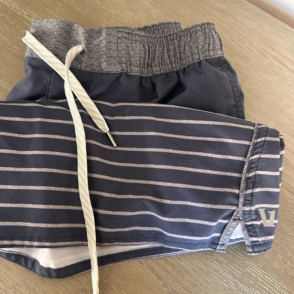 Vuori Trail Runner shorts size Large